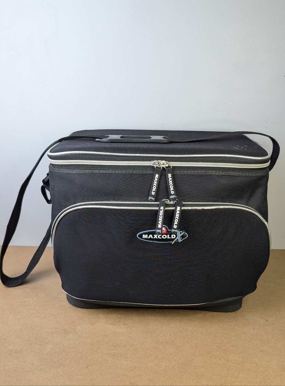 Black Igloo Maxcold Travel Cooler Bag